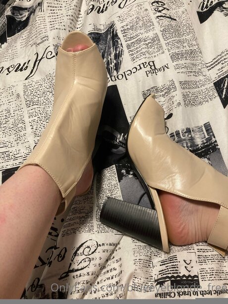 Blueeyeblonde Free naked actress image