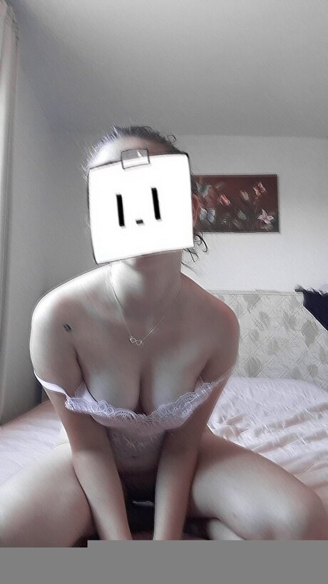 U351930055 model nude photo