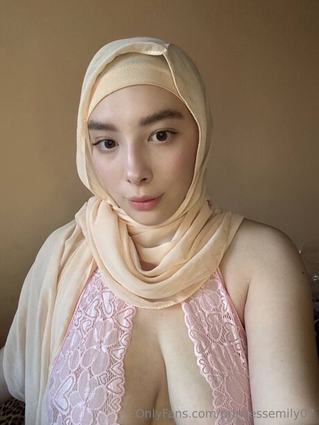 Princessemily07 exclusive actress pictures