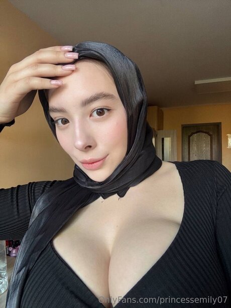 Princessemily07 model free pic