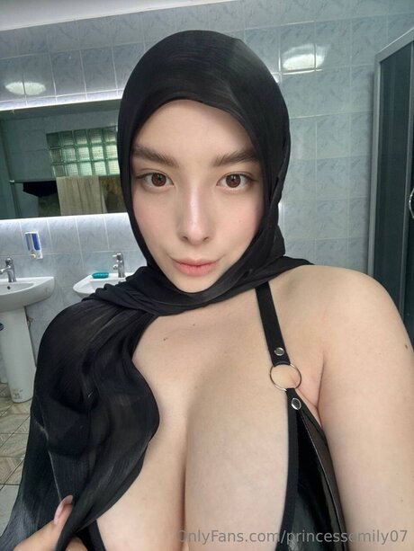 Princessemily07 pretty model image