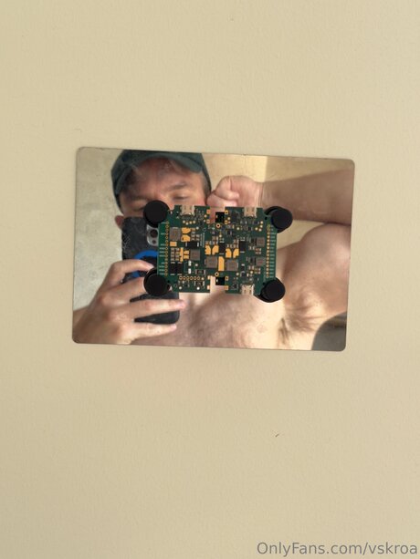 Vskroa hot model image