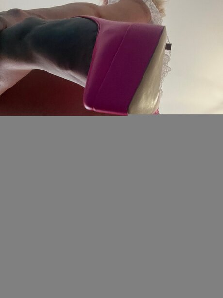 U491618117 naked pornstar img