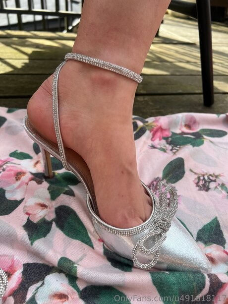 U491618117 star adult picture