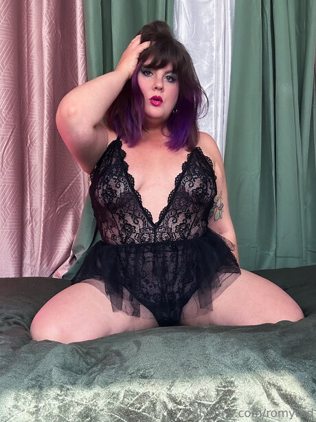 Romyred star erotic photo