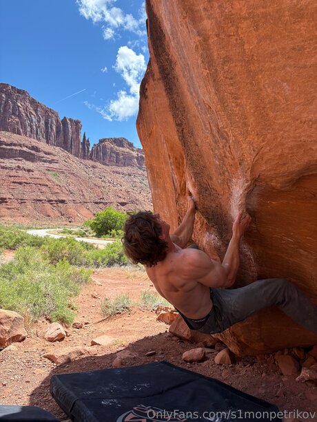 S1monpetrikov model exclusive image