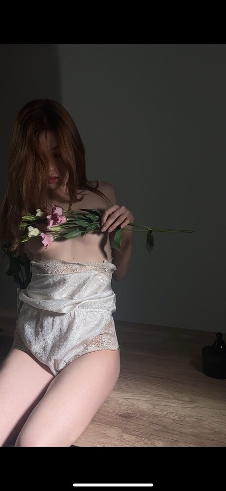 Monikaredfoxx model naked photos