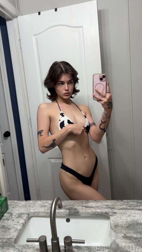 Ashleyyy 1177 model best pictures