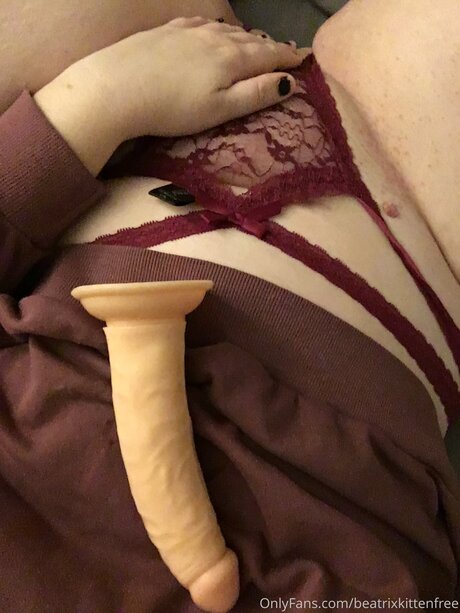 Beatrixkittenfree naked star image