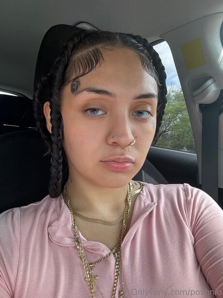 Poshnio model sexy images