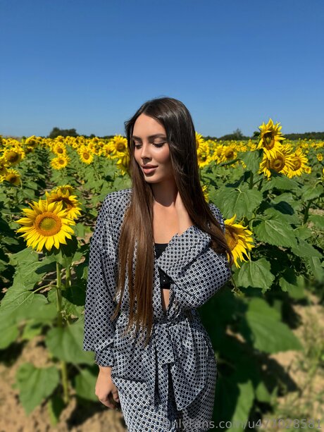 Karina Paw star pornographic image