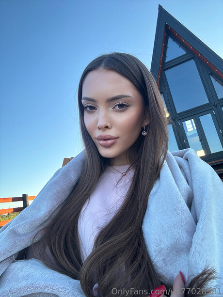 Karina Paw star exclusive pics