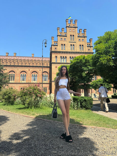 Karina Paw perfect star picture