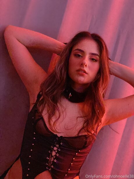 Ohnoelle38 sex model pics