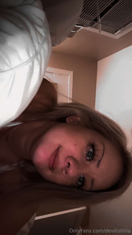 Devilishlila exclusive model photo