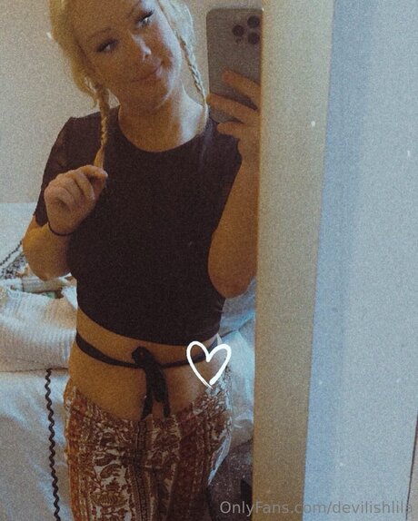 Devilishlila nude model image