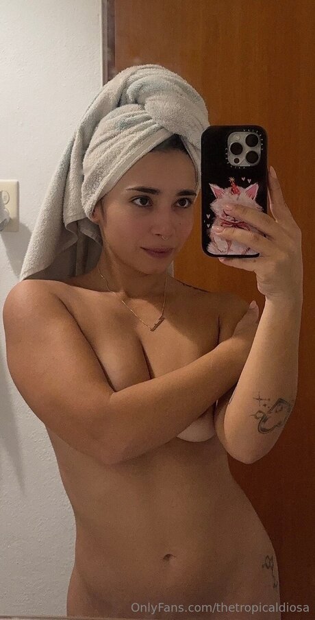 Thetropicaldiosa model top photo