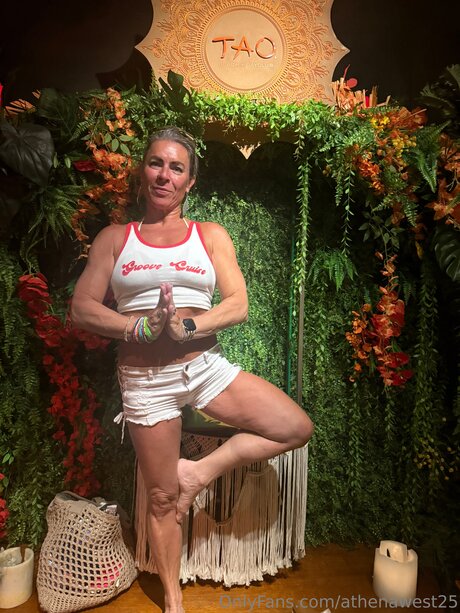 Athenawest25 nude star photo