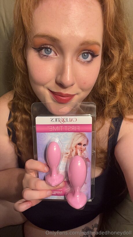Redheadedhoneydoll star pornographic archive