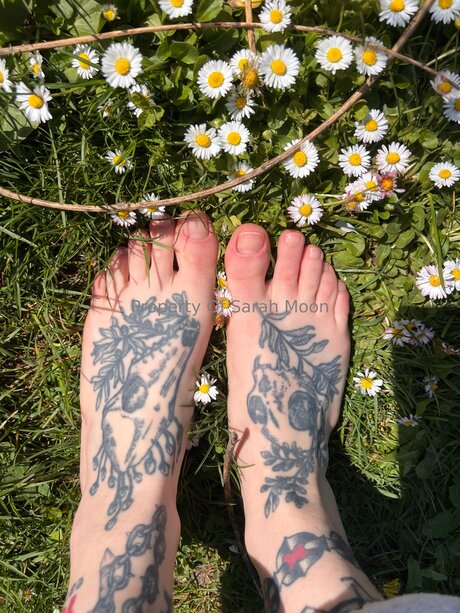 Sarahmoonsg sexy model photo