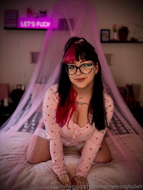 Thenamelessghuleh beautiful actress img