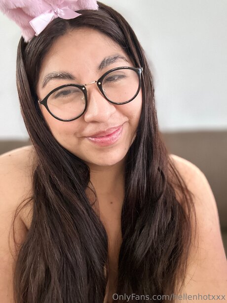 Hellenhotxxx pretty model images