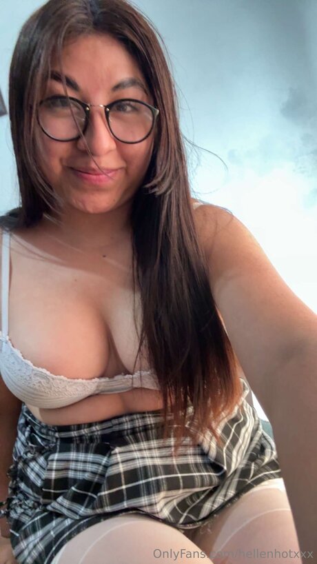 Hellenhotxxx model hot photos