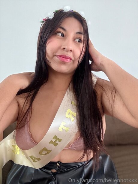 Hellenhotxxx star free image