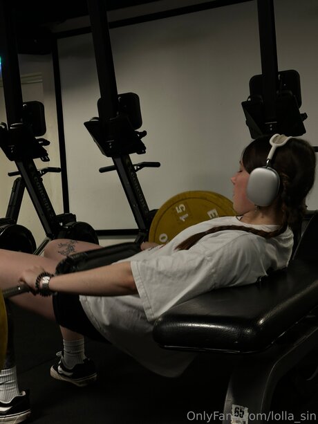 Lolla Sin model beautiful photo