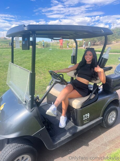 Clubkylie nude pornstar image