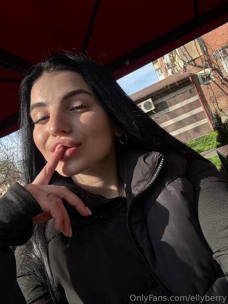 Ellyberry star top pic
