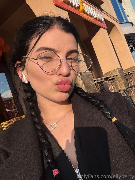 Ellyberry actress archive