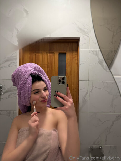 Ellyberry star nudes galleries