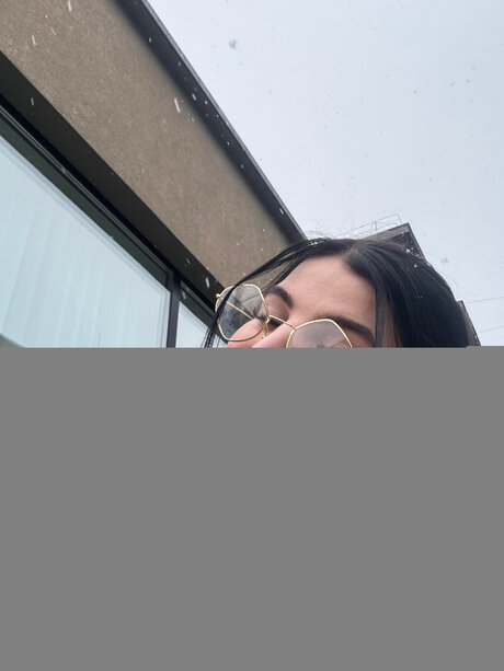 Ellyberry model hot img