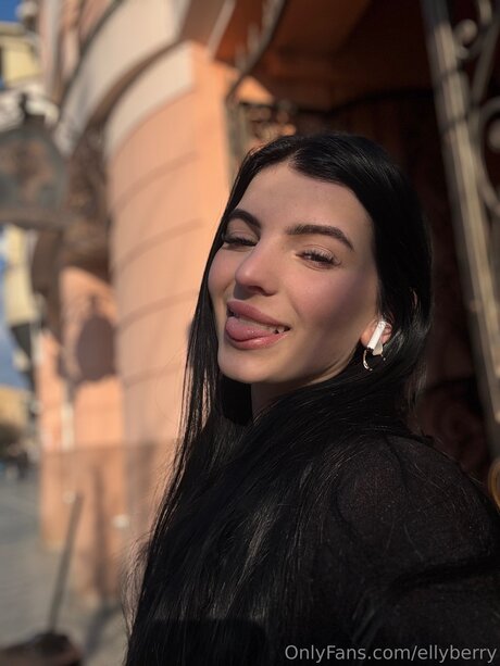 Ellyberry hot actress picture