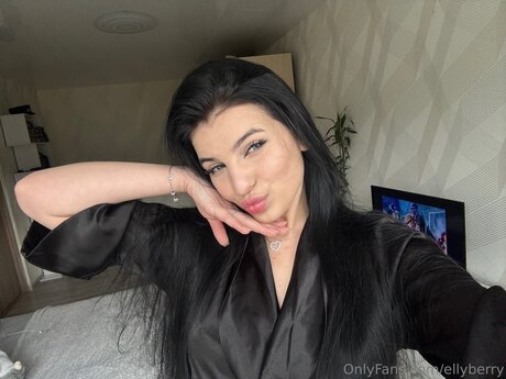 Ellyberry model erotic pics