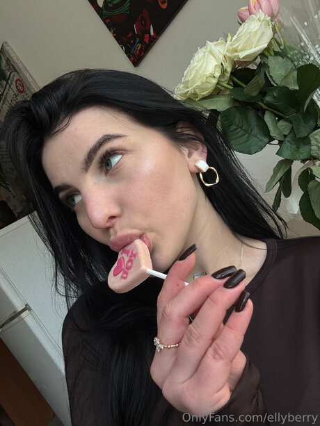 Ellyberry star nudes pictures