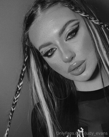 Judy Evans star art photo