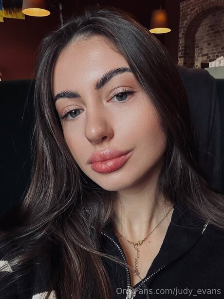 Judy Evans star hot images