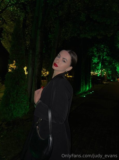 Judy Evans star top photo