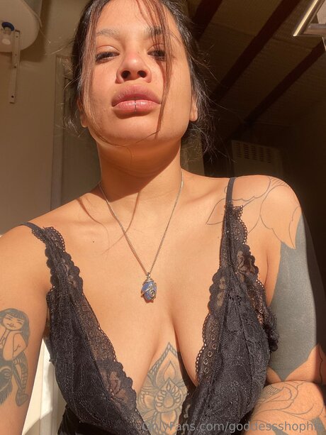 Goddessshophie pornographic model image