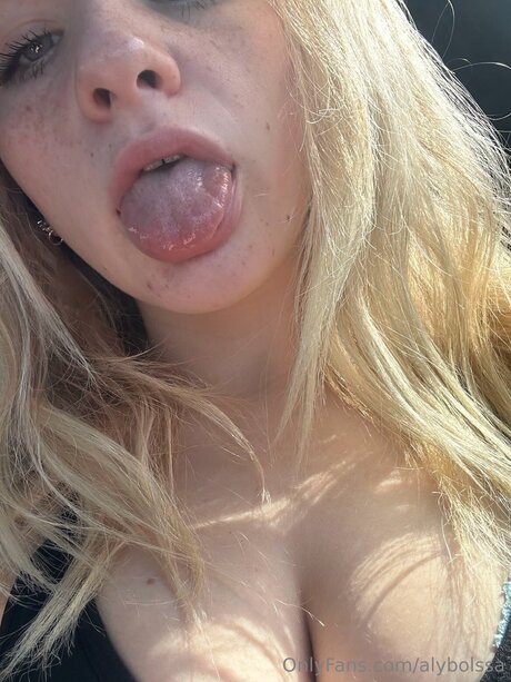 Alybolssa model naked pic