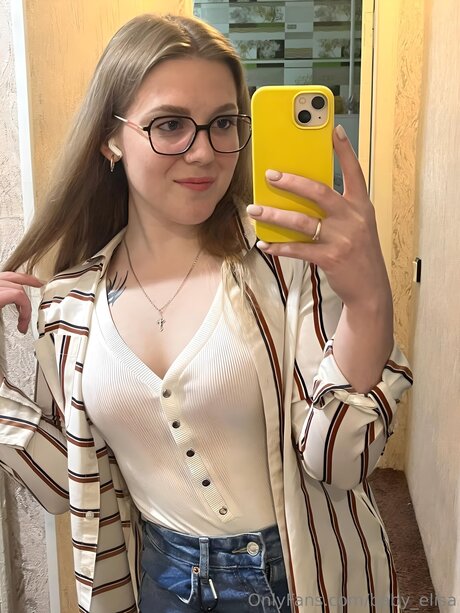 Baby Elisa sexy actress photo