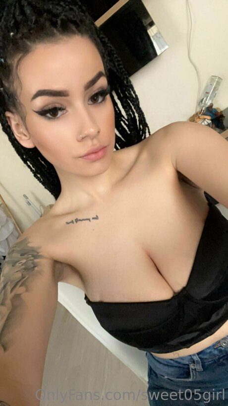 Sweet05girl exclusive model photo