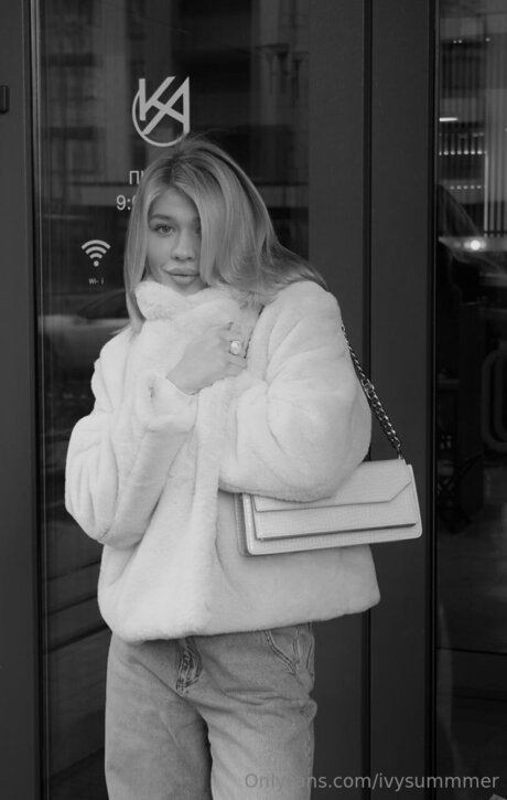 Ivysummmer free pornstar image