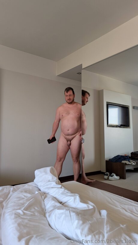 2bears1love xxx model pic