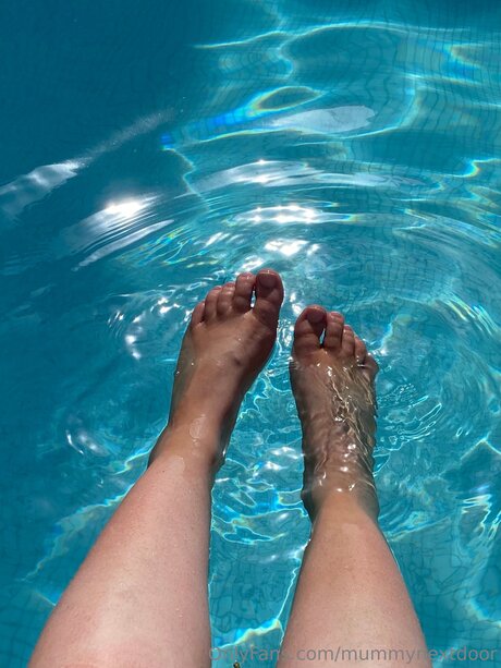 Mummynextdoor erotic model photos