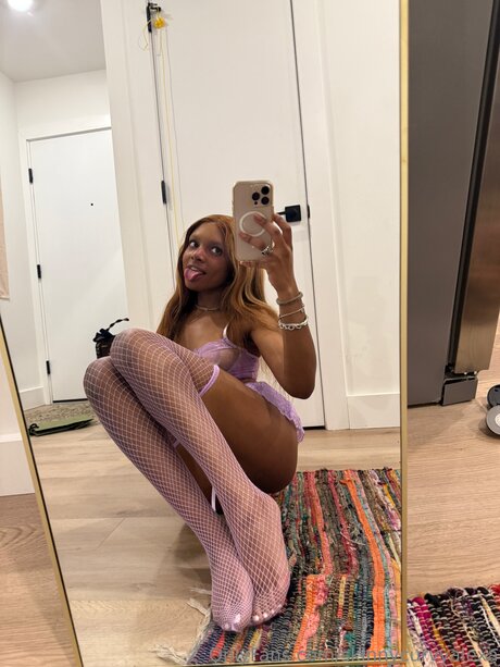 Skinnycurvyalexa hot star pictures