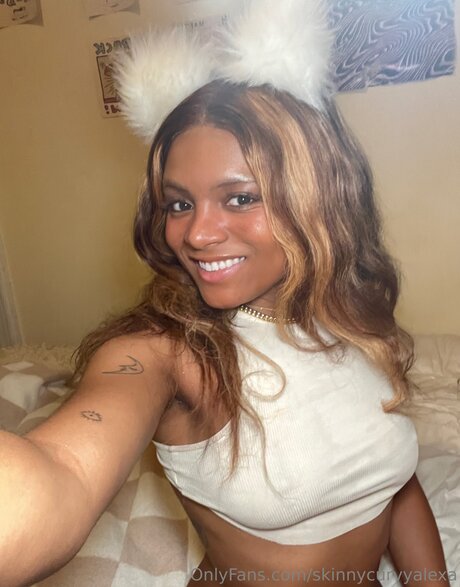 Skinnycurvyalexa hd star gallery