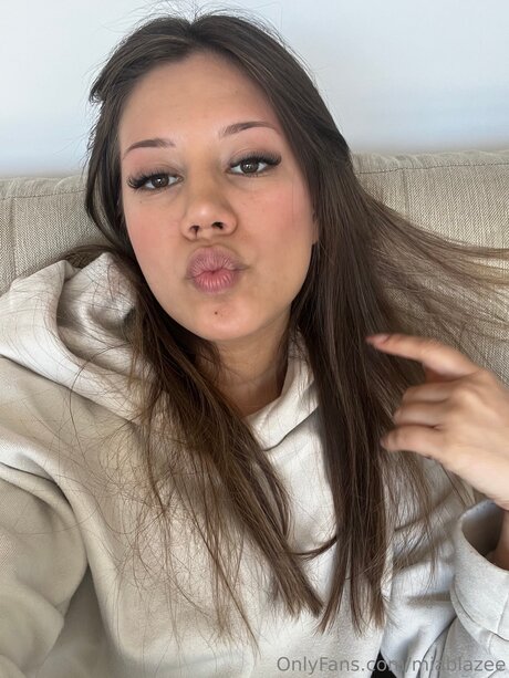 Miablazee star pornographic picture